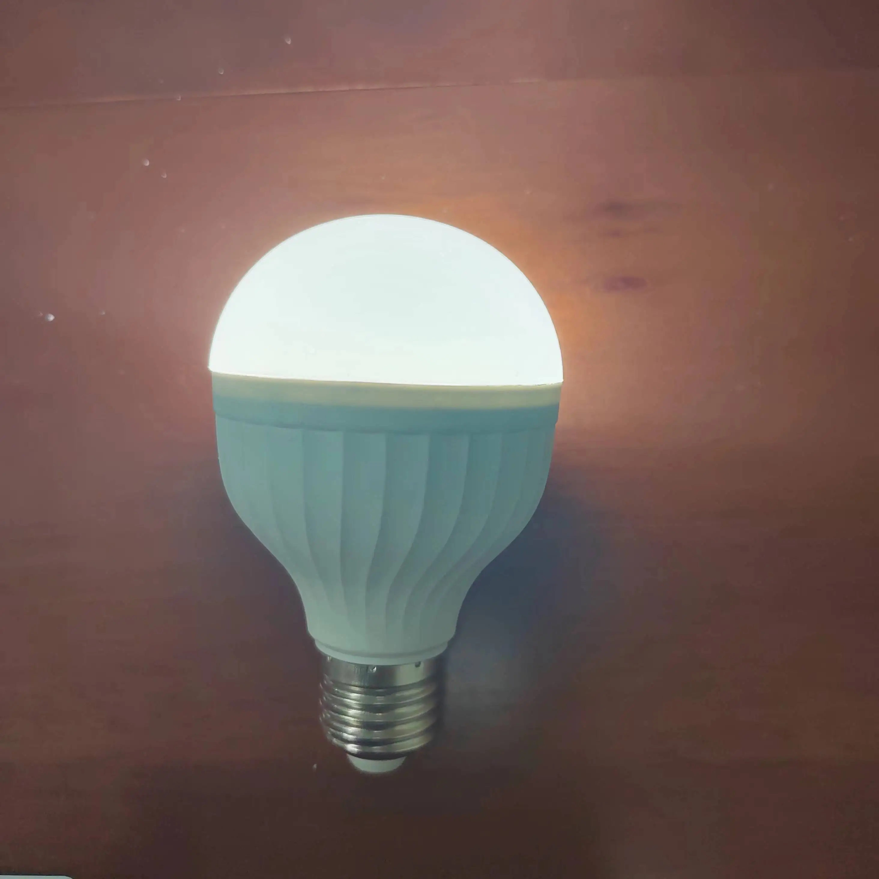 E27 Fernbedienung dimmbare tragbare Notlicht Familie Outdoor Camping Stromausfall Glühbirne USB-C Aufladen – Detail 6