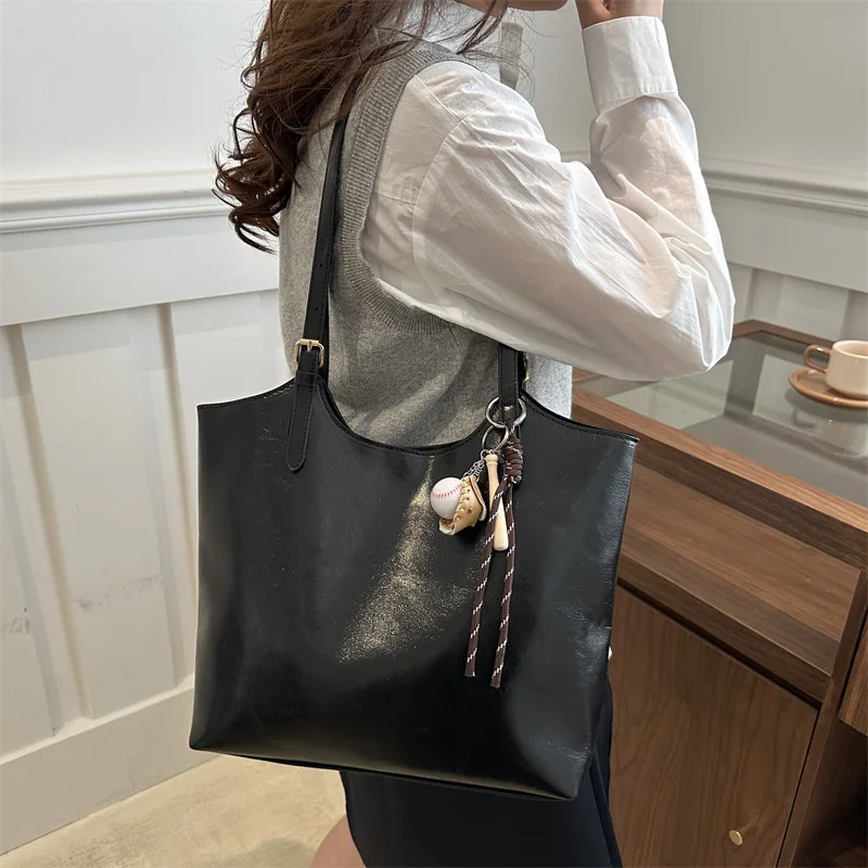 Chic Minimalist Shoulder Bag for Women Fashionable Top Handle Handbag for Daily Use & Commuting​ Shopper Totes