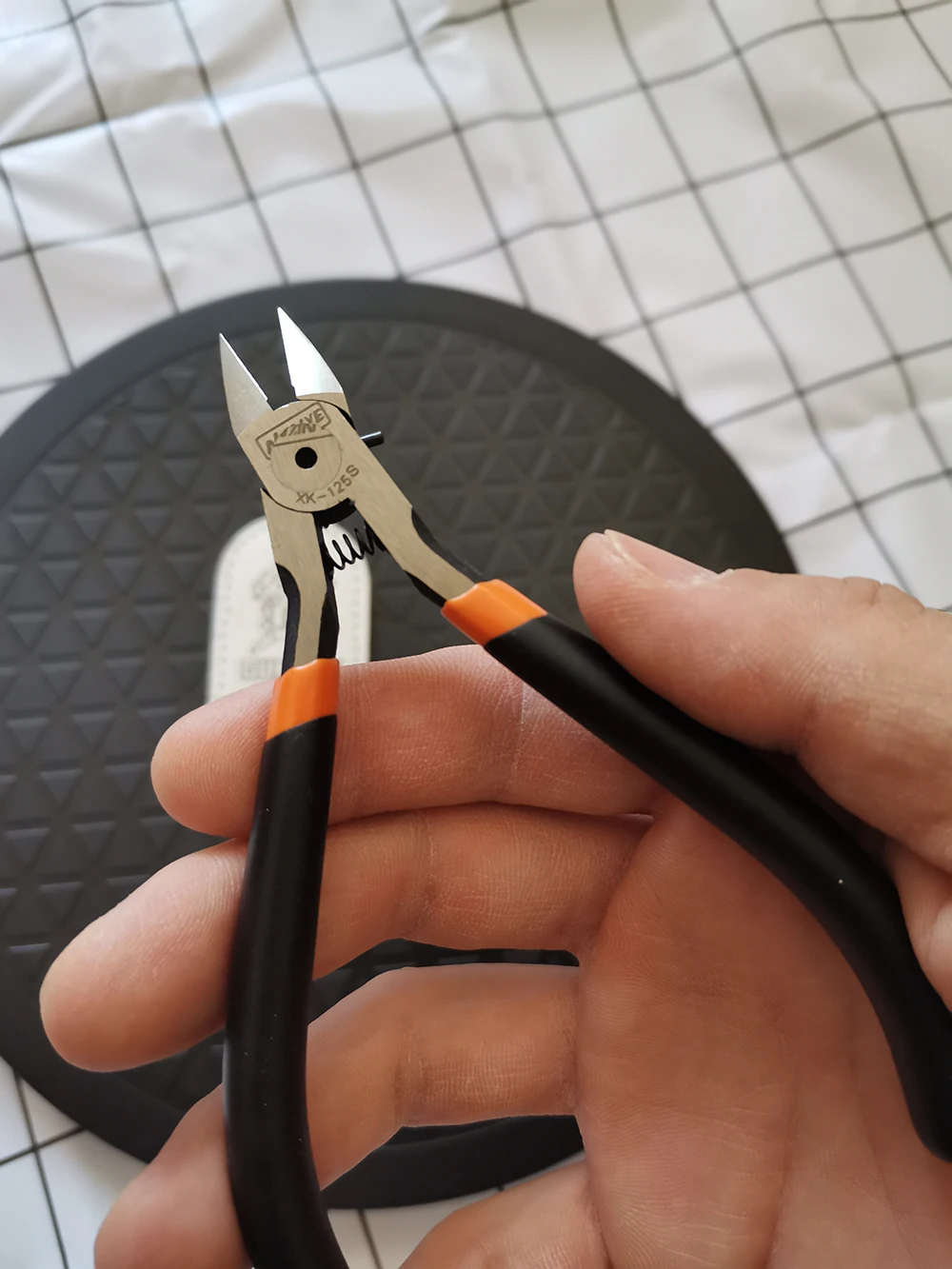 DIY Soft-jaw pliers for plamo assembly : r/modelmakers