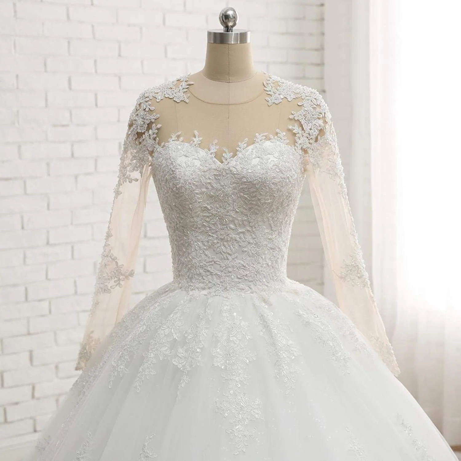 Customized White Ball Gown Wedding Dresses Long Sleeves Appliques Court Train Bridal Gowns Formal robe de mariée 2