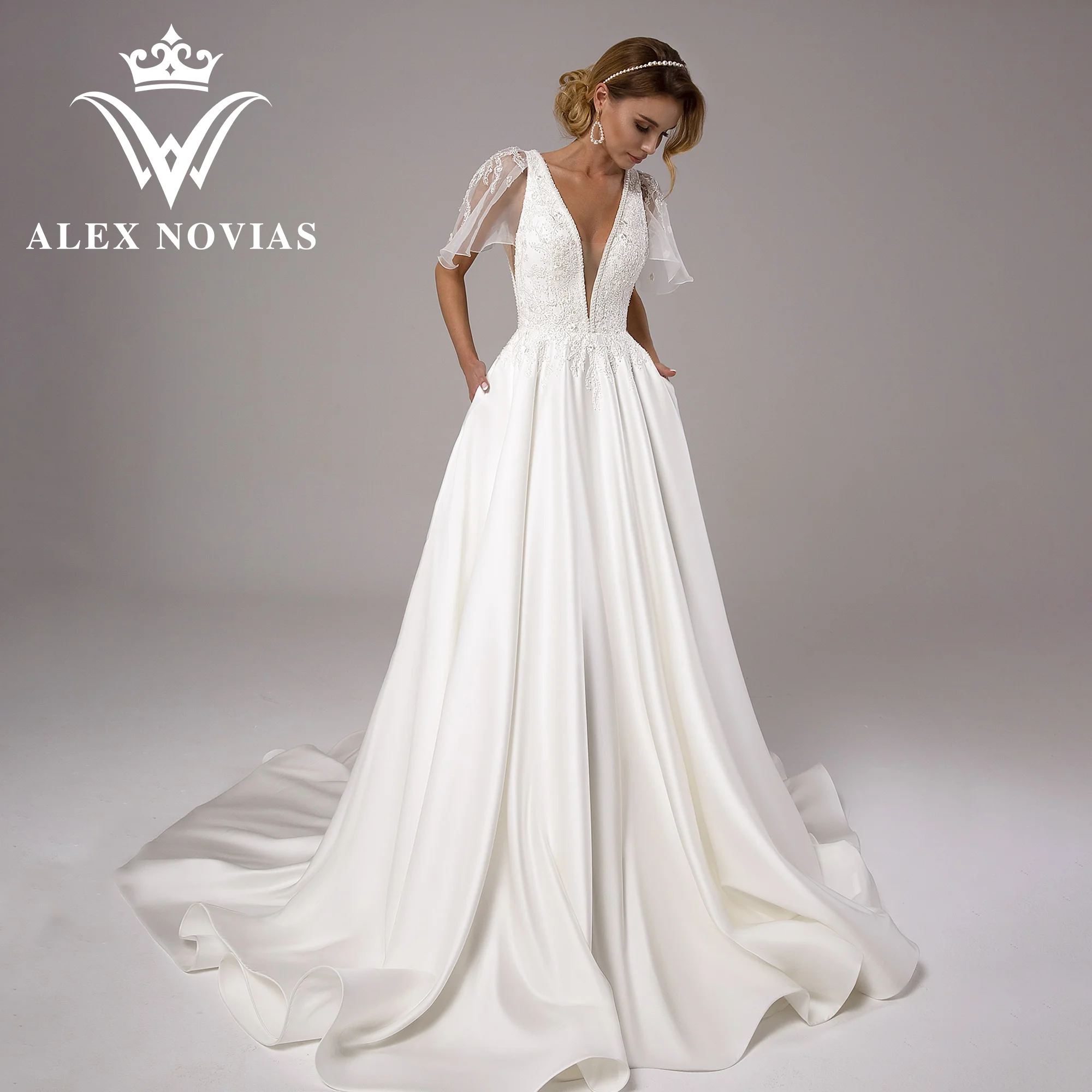 

Свадебное атласное платье-трапеция ALEX NOVIAS, с расширяющимся книзу рукавом, V-образным вырезом, аппликацией, бисером и карманами, 2023