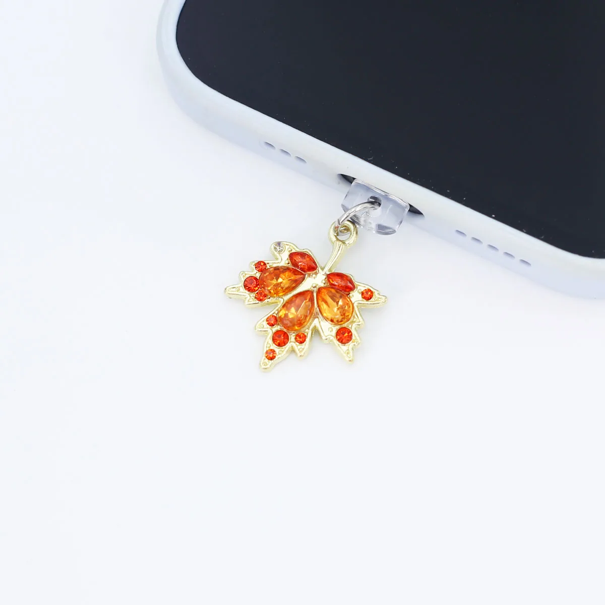 Handy-Staubschutz mit schönem künstlichem Edelstein-Ahornblatt-Design, hängende Dekoration für iPhone 17 Typ-C – Detail 5