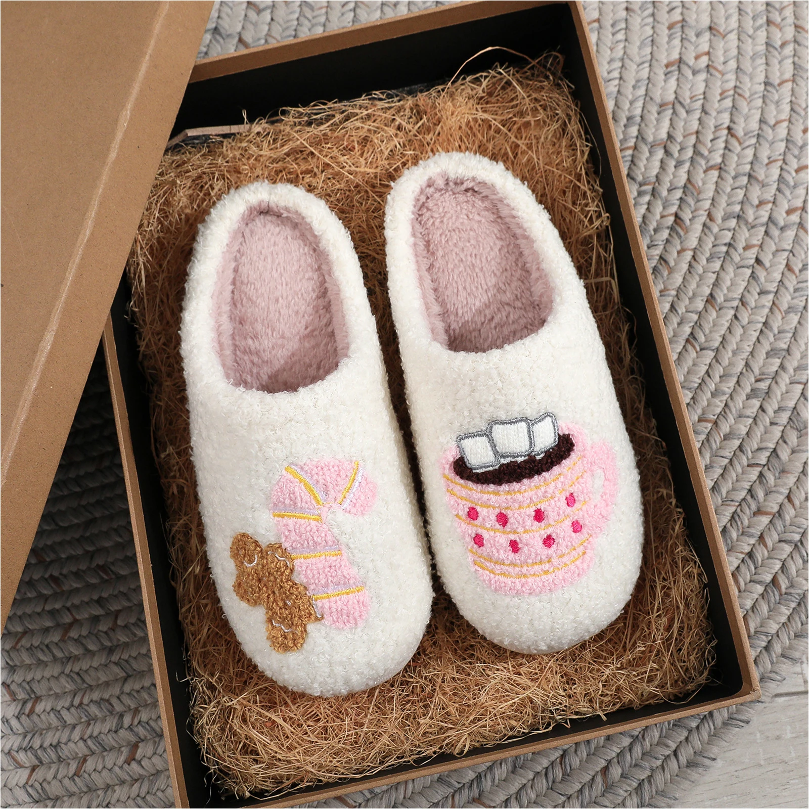 Women & Men Christmas Slippers Cotton Home Slippers Cute Fuzzy Warm Slip On Slippers for Bedroom Living Room Garden Yard