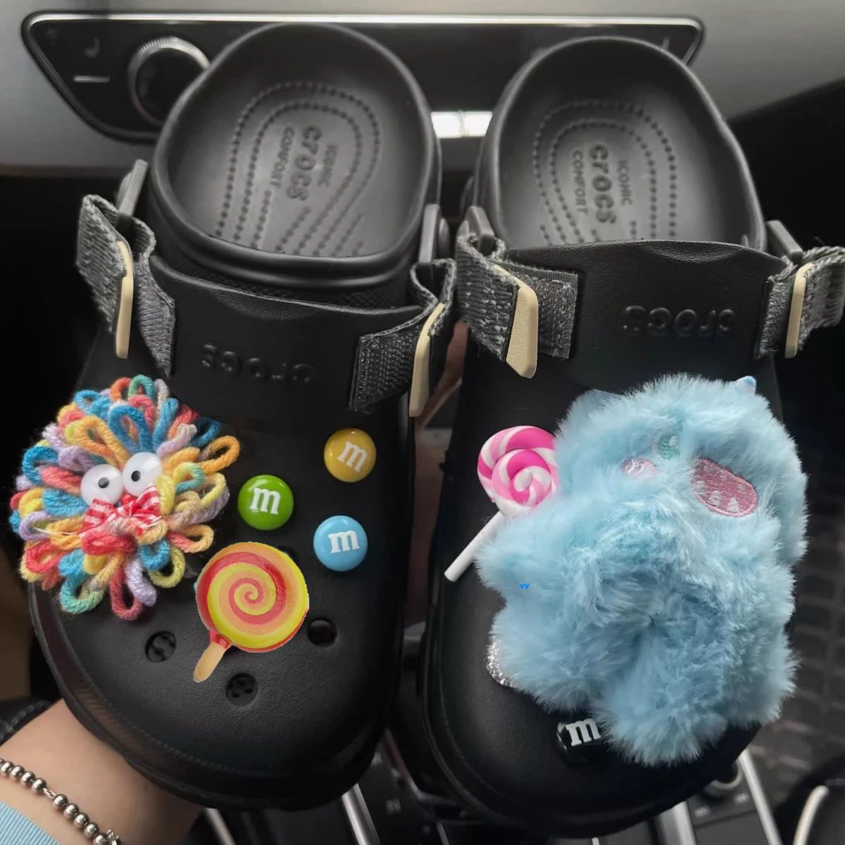 

Hot Sale Croc Charms Designer Yarn Balls and Little Hairy Monsters Adornment for Clogs Sandals Lovely Croc Decoration for Gift