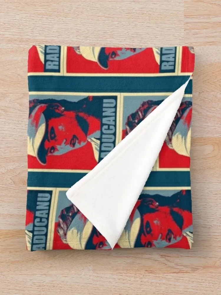 Emma Raducanu Ŭ���� ������ ���, �ٸ��� ���� ħ��, ���� �ε巯�� ���� ���� ���