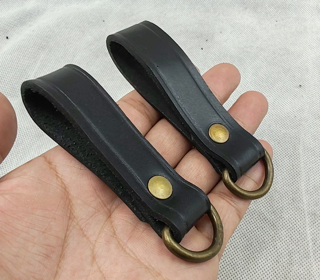 PAIR WW2 OF GERMAN ARMY BELT LOOP STRAPS LOOP BLACK LEATHER D-RING D RINGS