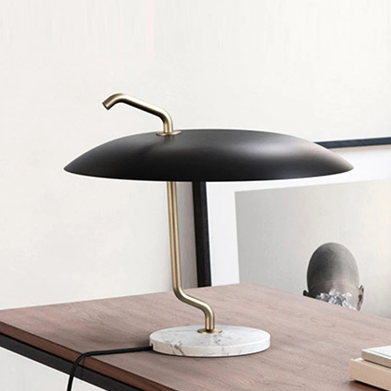 

Скандинавская настольная лампа в стиле постмодерн для спальни