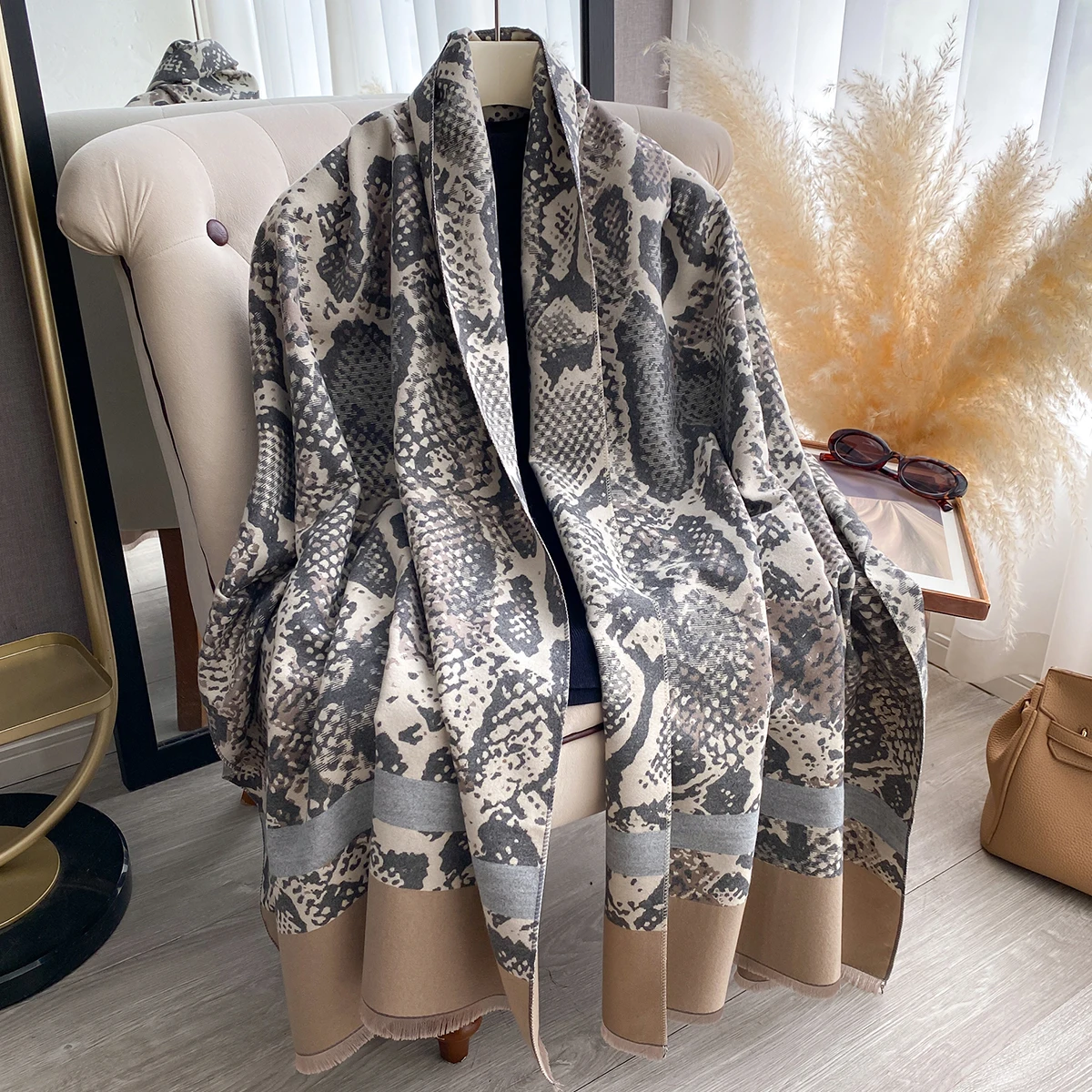 Luxury Autumn and Winter Cashmere Scarf Women New Warm Pashmina Blanket Poncho Scarves Fashion Snake-print Shawl Thick Bufanda