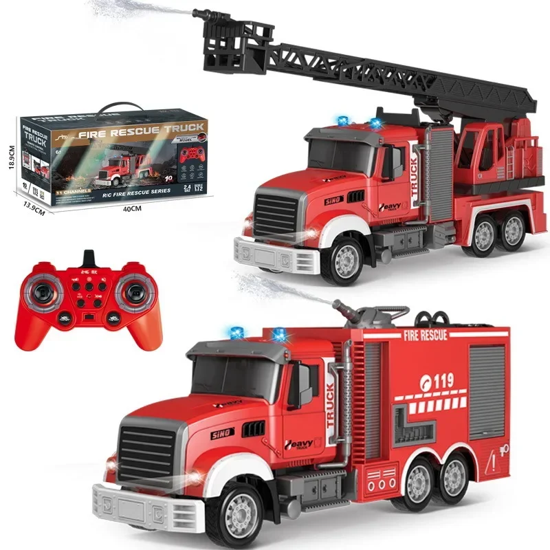 Enfant jouant avec le camion de pompier télécommandé 1:12 projetant de l'eau.