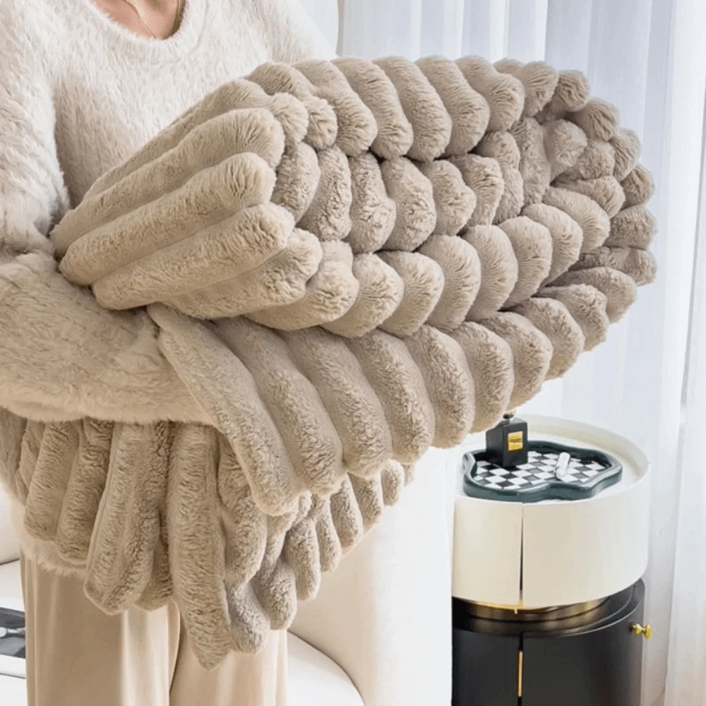 Durable Solid Color Flannel Blanket Comfortable Thickened Plush Blanket Soft Warm Office Nap Blanket Winter