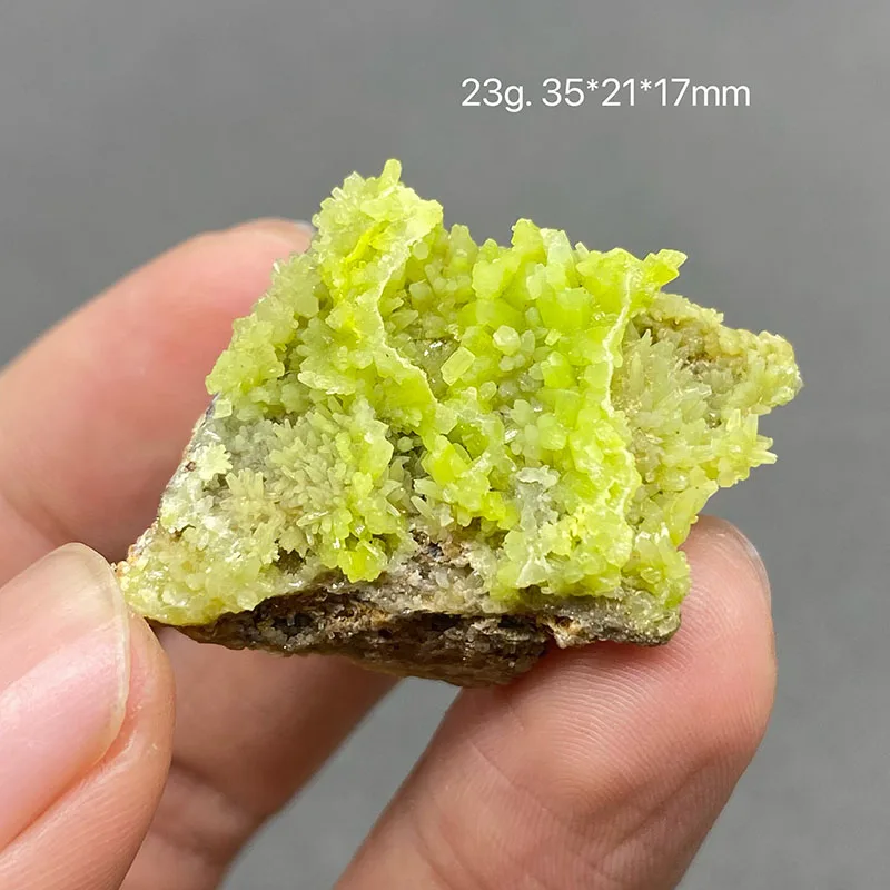 100% natural pyromorphite original stone mineral specimen cured crystal gem collection.