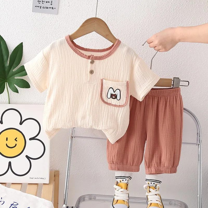 Infant Boys Daily Two Piece Clothes Set Breathable Crinkled Gauze Henley Shirt Letter Bear Pocket Elastic Cuff Casual Pants Suit 1