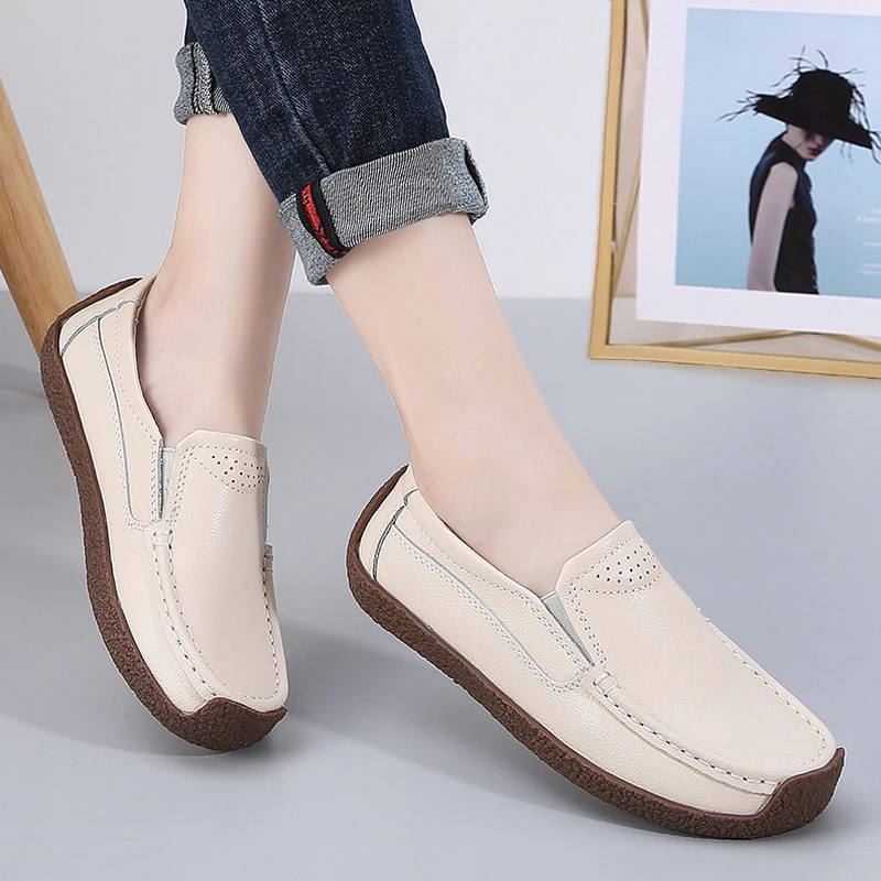 

2024 Waterproof leather women's flat casual women's single shoes non-slip soft-soled snail shoes middle-aged mom shoes 4713