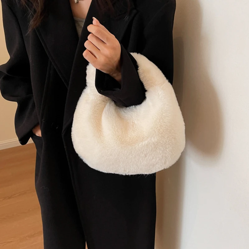 Winter Women's Plush Half Moon Fur Handbag Small Wrist Clutch Fashion Short Handle Phone Bag Coin Purse Ladies Fashion Accessory