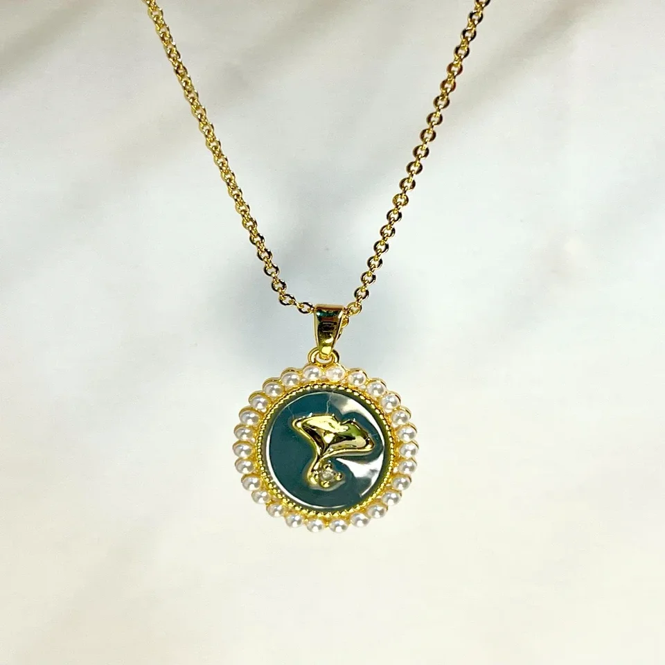Stylish 3D Inlaid Floral Pendant Necklace