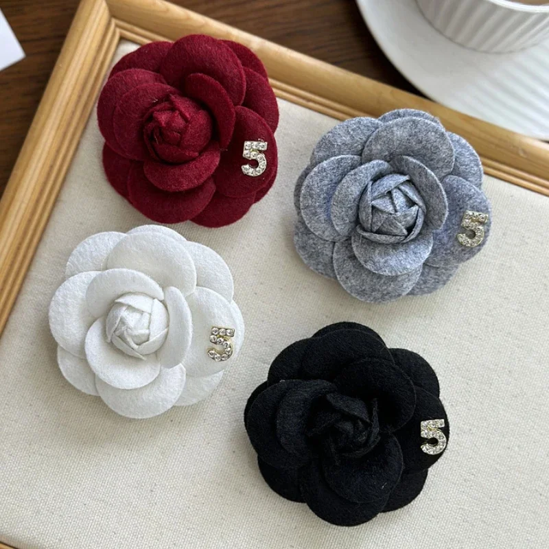Spilla A Fiore Di Camelia In Tessuto - Spilla Decorativa Per Risvolto Giacca, Chiffon, Donne