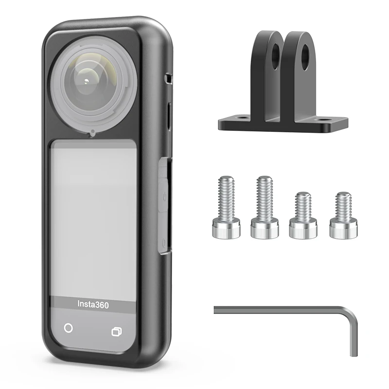 Cage Insta360 X4 installée, protégeant les objectifs et le boîtier, avec une sangle de transport attachée.