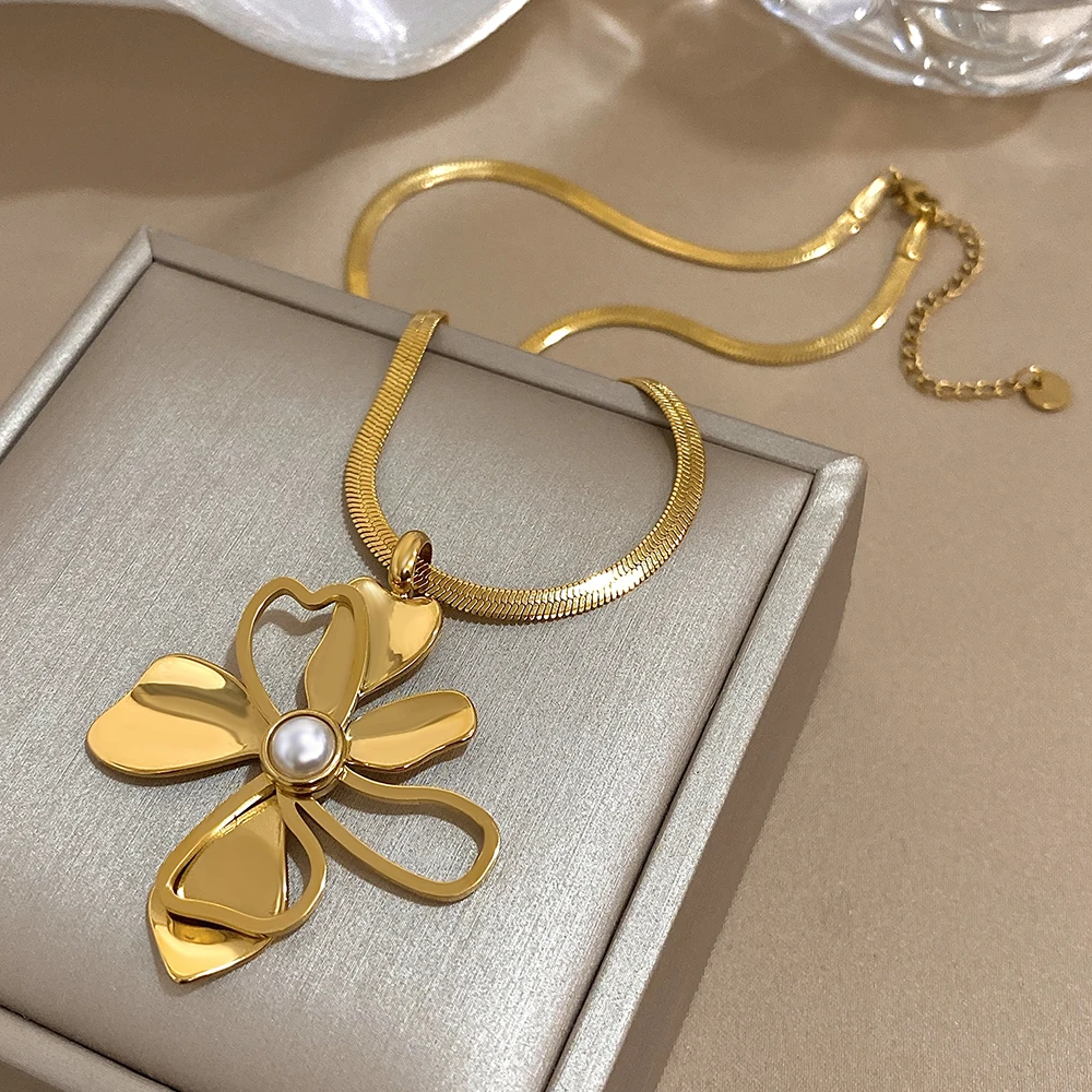 Trendy Hollow Flower Pearl Pendant Necklace for Women Elegant Gold Plated Stainless Steel Floral Neck Chain Jewelry Gifts - Image 2