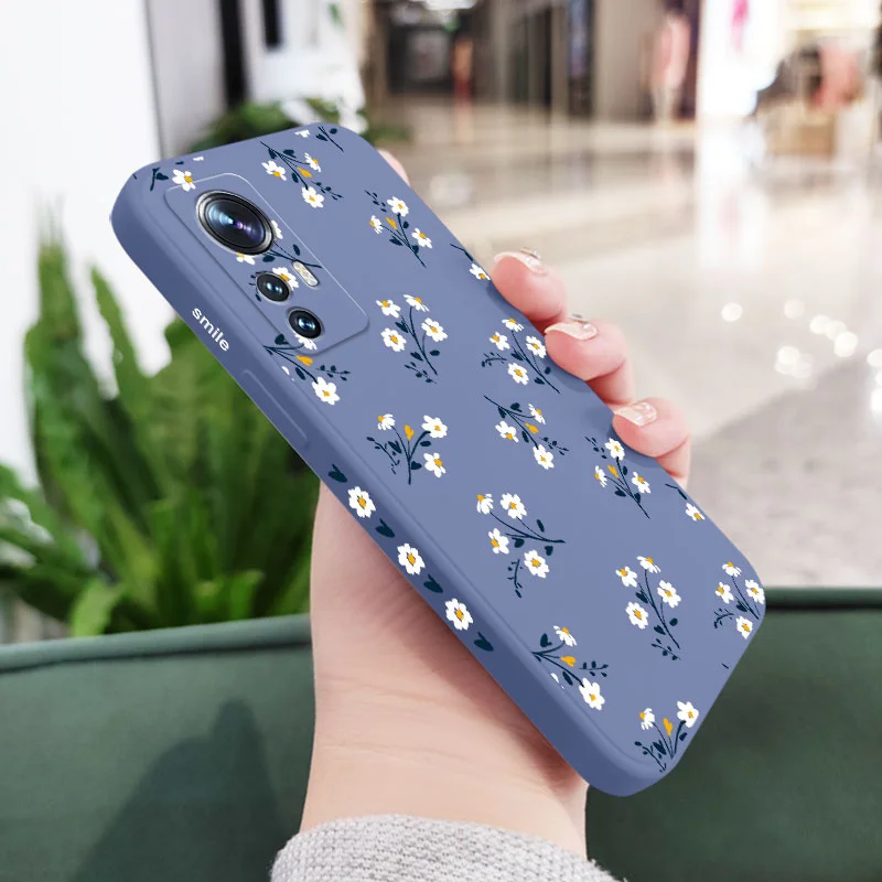 Elegant Floral Phone Case - Vibrant Design