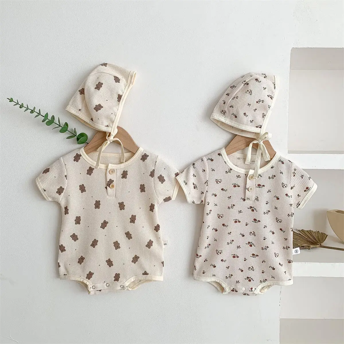 

2023 New Korean Summer Toddler Girls Jumpsuit Pattern Printed Pullover Short Sleeve O-neck Muslin Outerwear Romper Baby Girl Cap