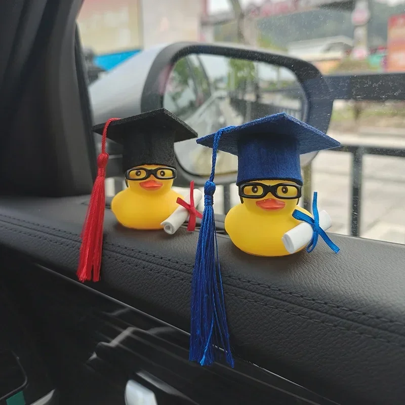 Paperella Di Gomma Con Cappello Di Natale E Sciarpa - Decorazione Cruscotto Auto Festiva, 7 Cm
