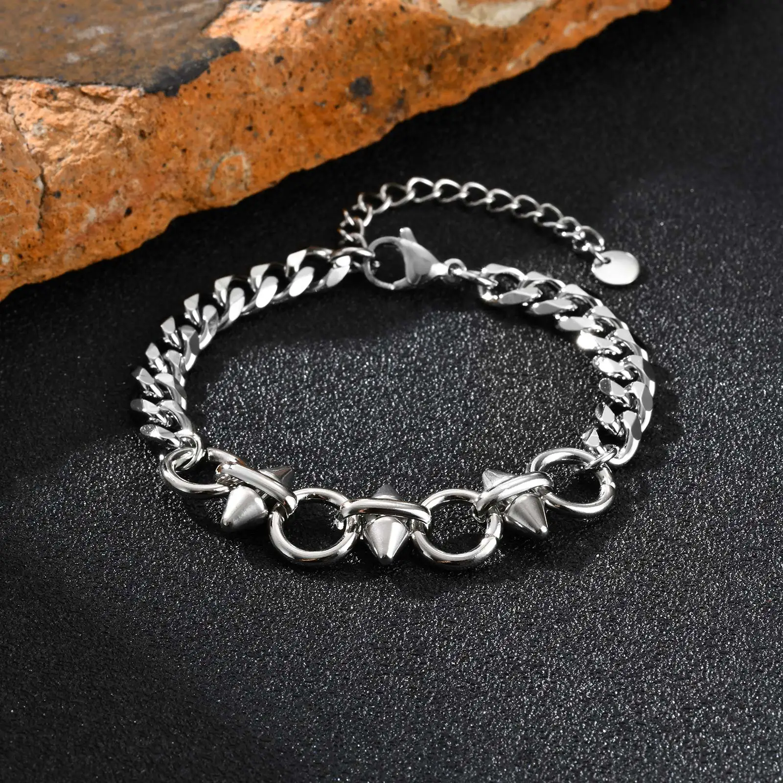 Punk-Nieten-Armband aus Edelstahl mit gedrehter Kette, silberfarben, klobige Handgelenkkette, Hip-Hop-Modeschmuck für Männer und Jungen