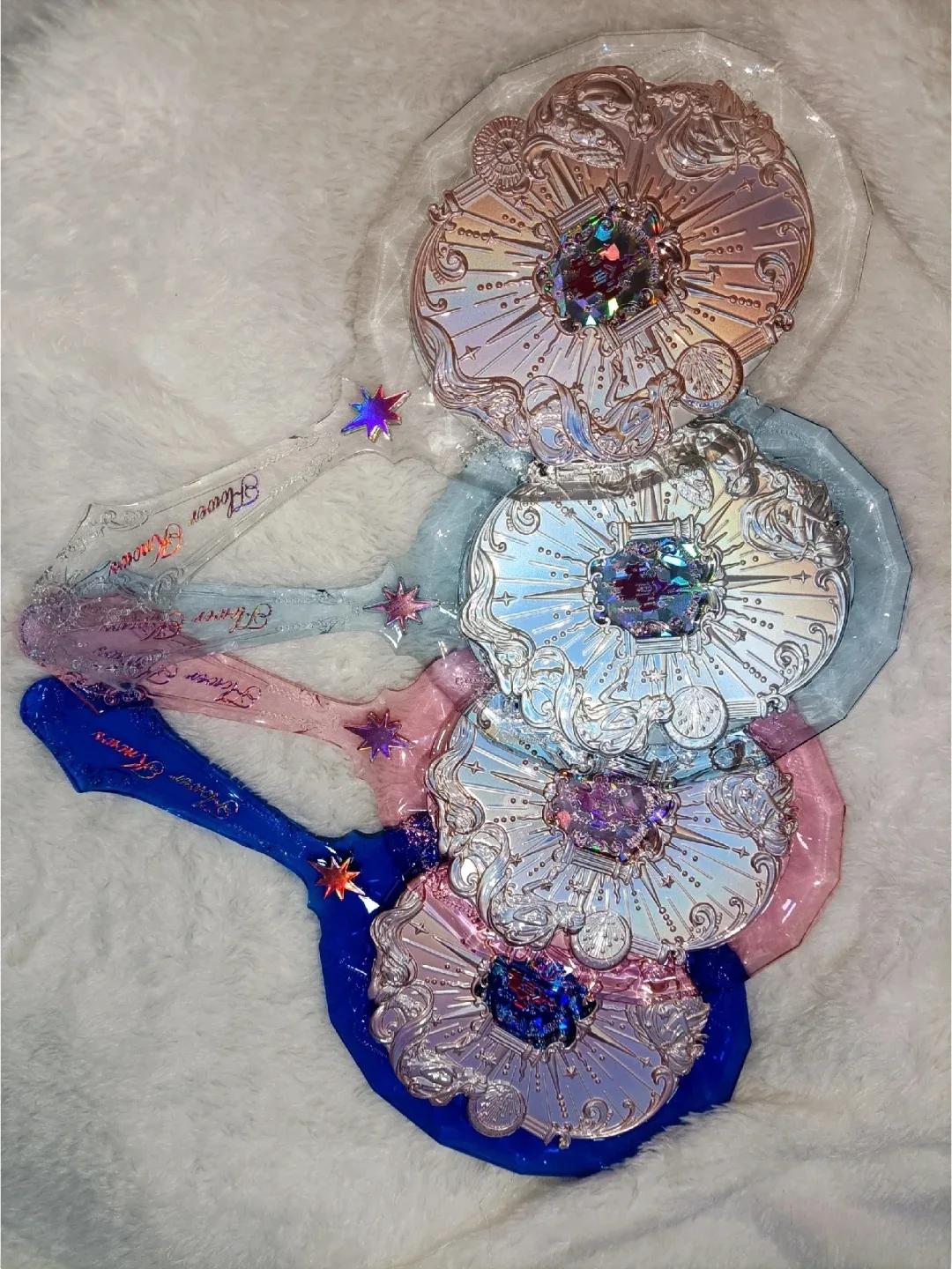 مرآة زينة فاخرة ذات إصدار محدود للذكرى التاسعة من فلاور نوز مع فرشاة شعر مجداف ومجموعة حامل فرشاة لمكتب المكياج