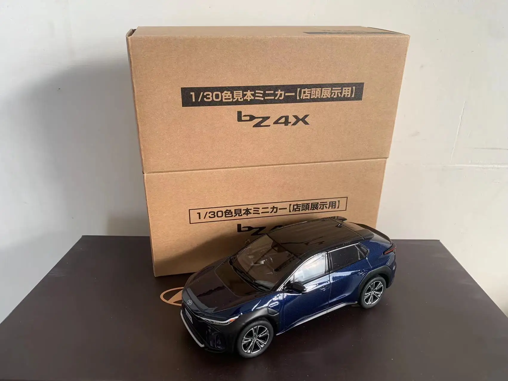 BZ4X รถคอลเลกชันรุ่น 1:30 Scale Die Cast Static