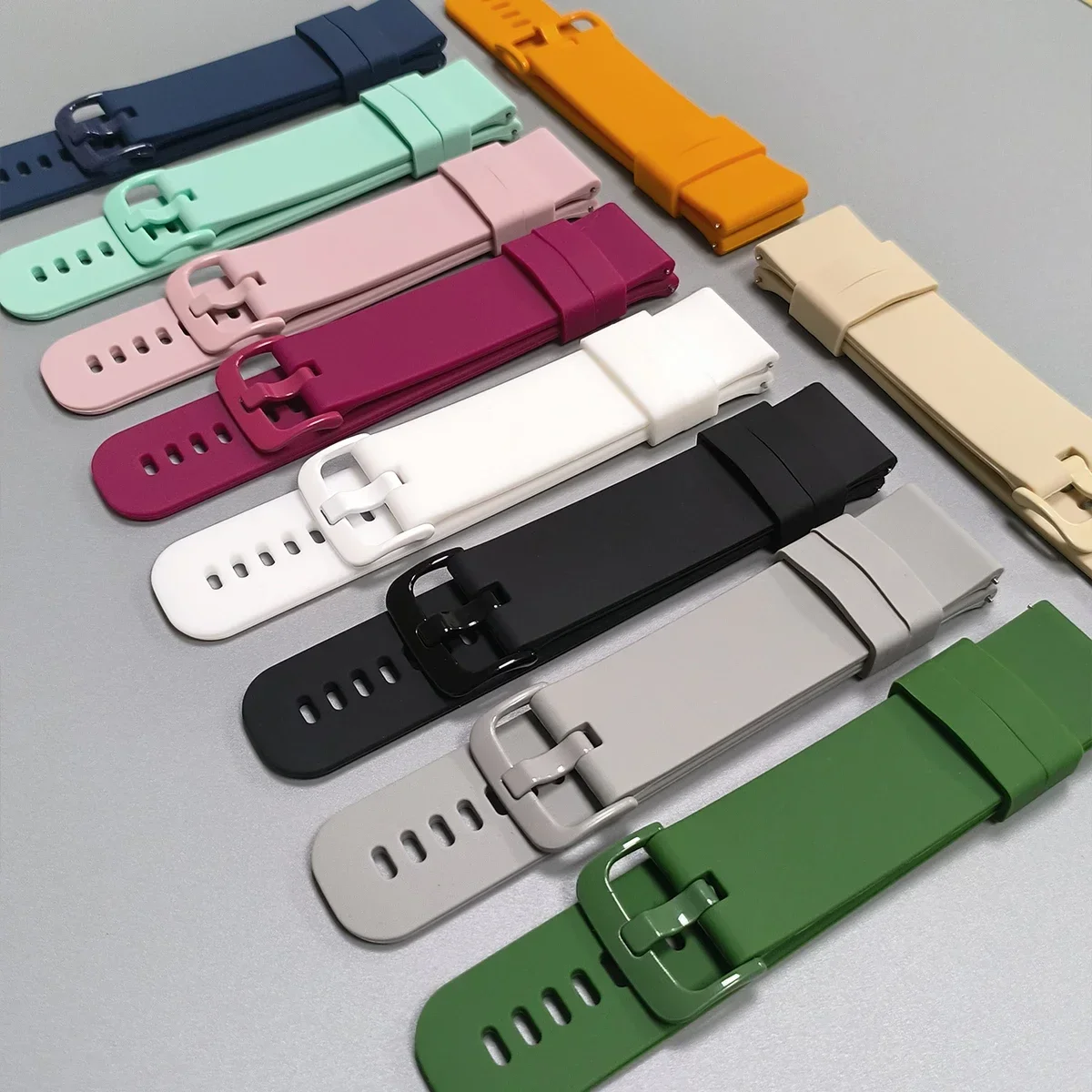 Versatile Silicone Watch Band - 20mm/22mm Adjustable Strap