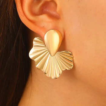 Fashion High Class Flower Big Earrings For Women Metal Earing Jewelry 2025 Trending New Sweet Water Drop Fan Gold Color Earrings