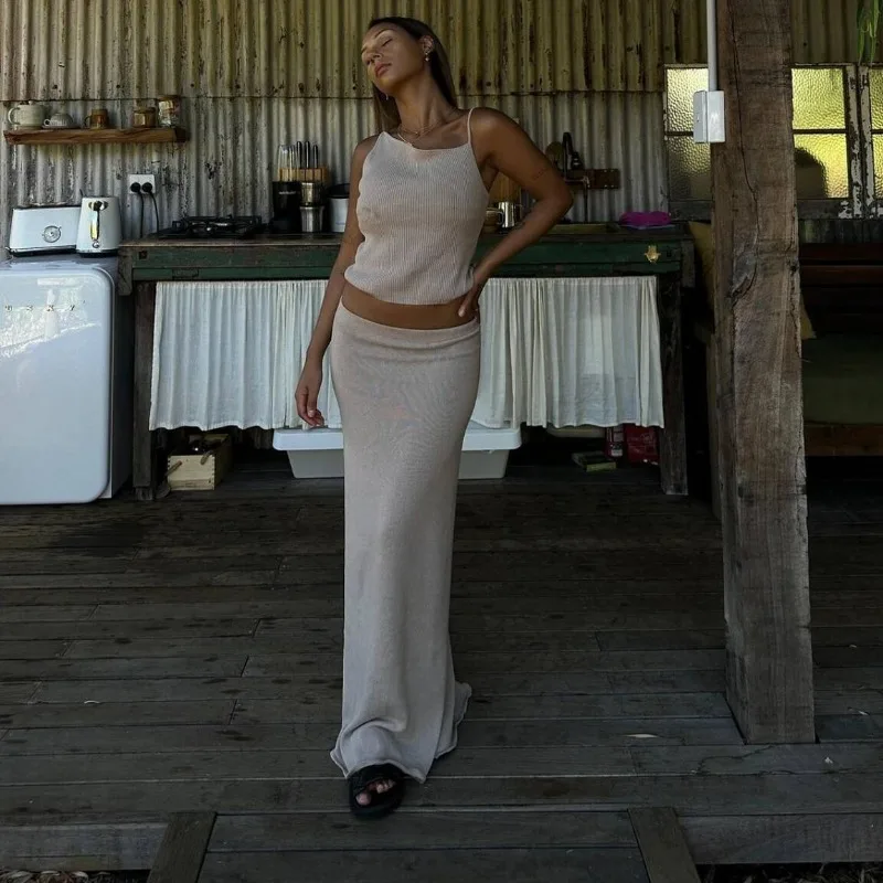 Camiseta negra de moda acanalada para mujer, jersey de espagueti, informal, de retazos, sin mangas, verano 2025, top ajustado para mujer
