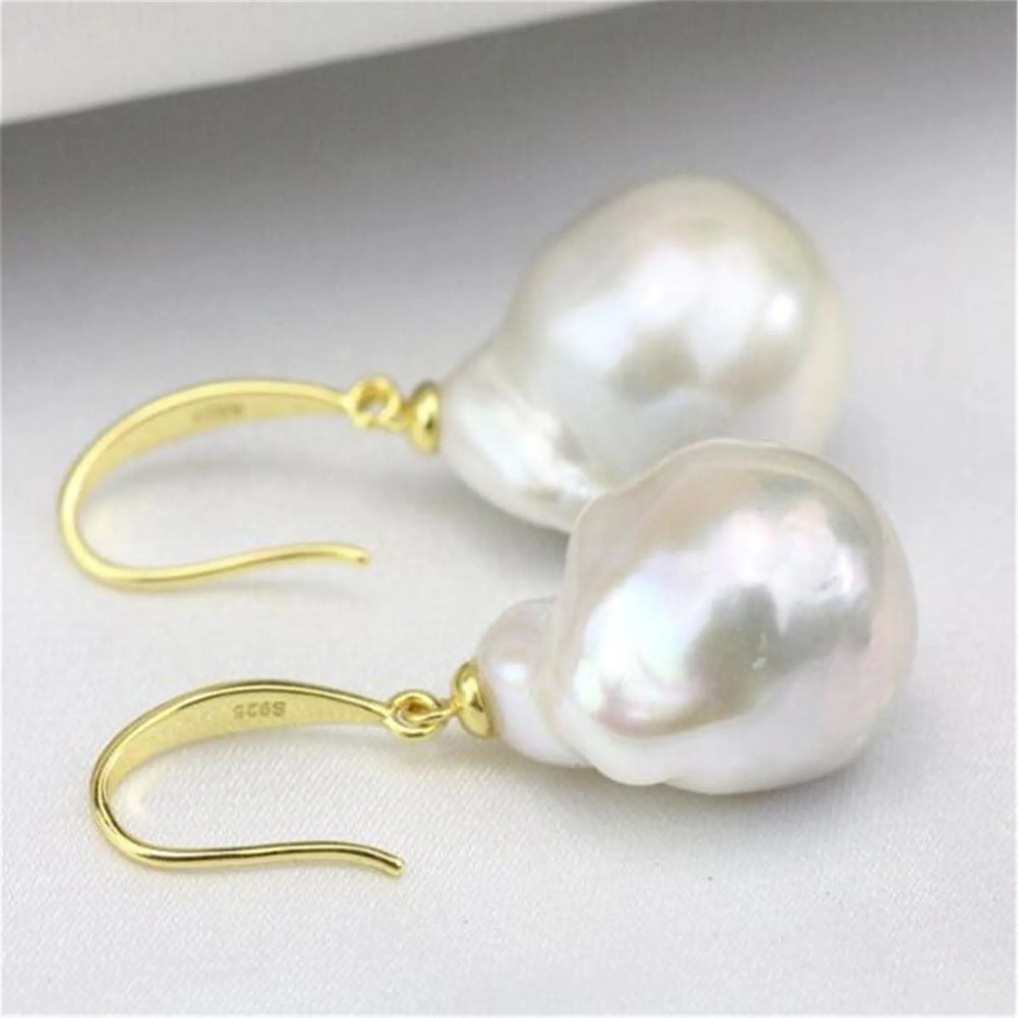 

Handmade White Baroque Pearl Earrings 18k Gold Hooks Men Bohemian Dangle Modern Drop Party Gold Gemstone Teens Children Clip-on