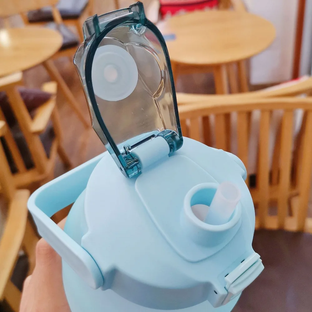 Description Picture 3 of itemNew Large Couple Cup with Straw Time Scale Water Bottle Plastic Water Cup Large Student Frosted Outdoor Sports Water Bottles 2L