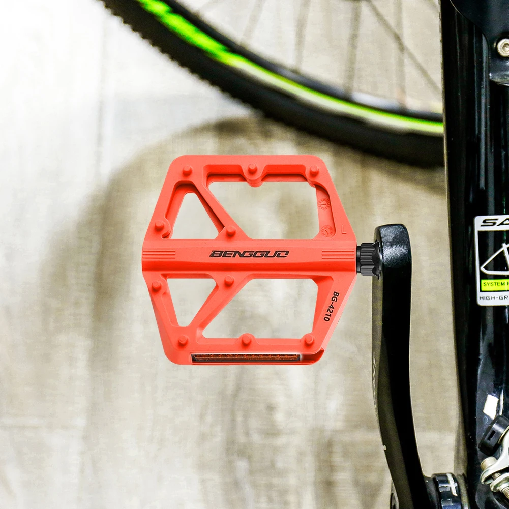 Double DU Bearing Nylon Bicycle Pedals with Reflector Ultralight Bike Pedals Waterproof Bicycle Platform Pedals for Night Riding