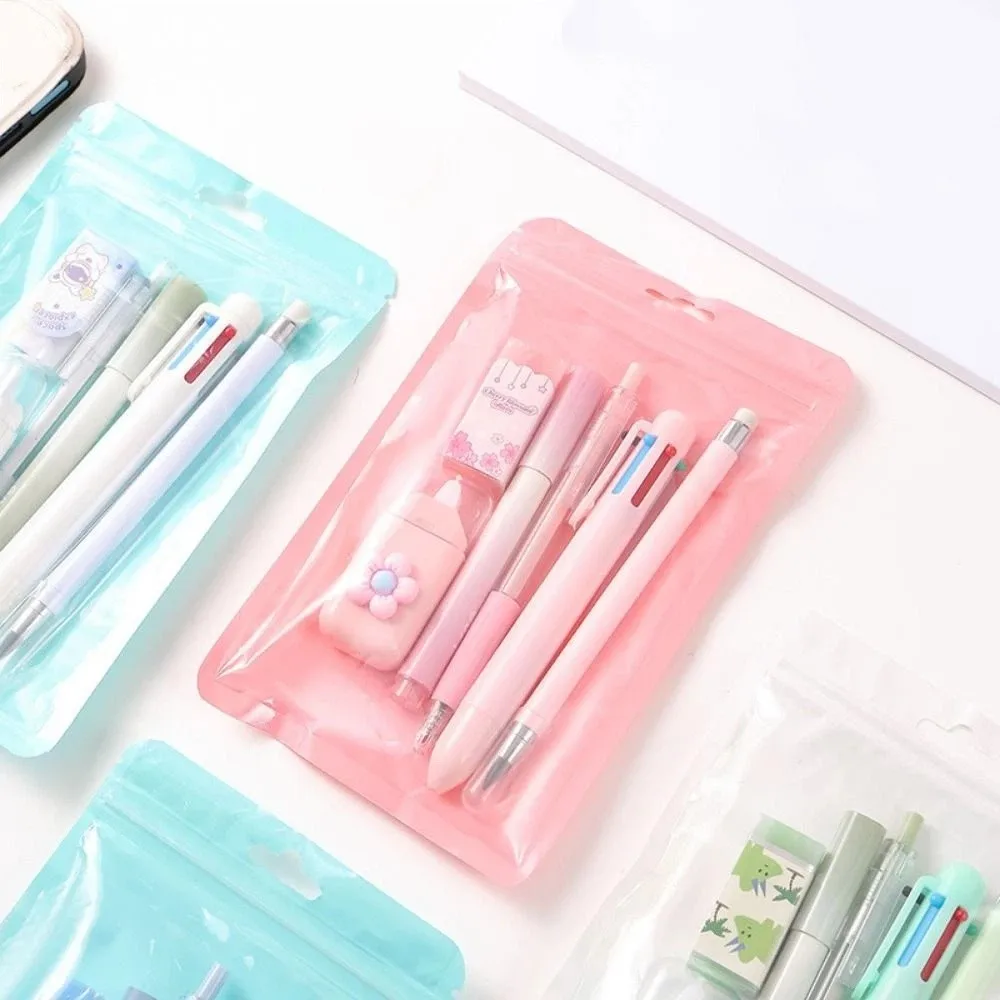 Set di Cancelleria Scolastica con 6 Penne Colorate a Tema Cartone Animato, Kit Regalo per Studenti con Marcatori di Grande Capacità - immagine 2