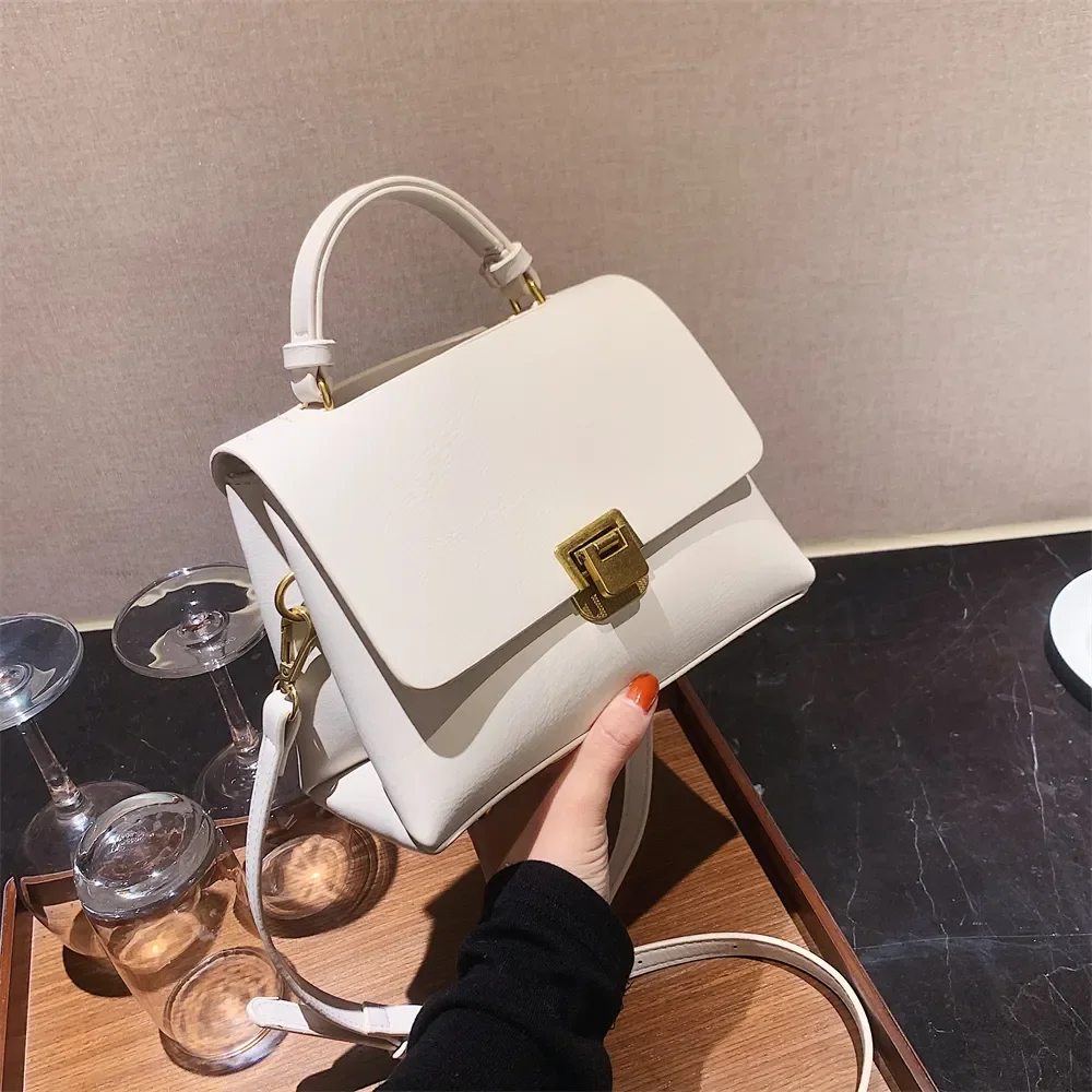 Retro-Handtaschen für Damen 2023, neue Designer-Umhängetasche, Klappenform, reine Farbe, Schulter-Umhängetaschen mit goldener Haspe_voghion.com