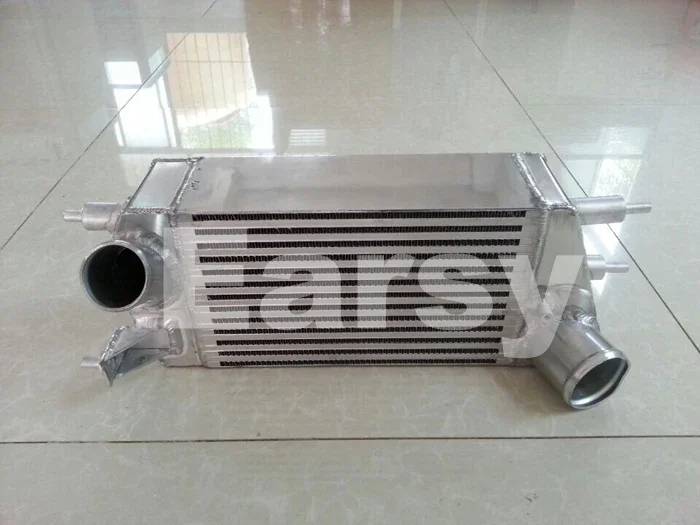 

1.6T GTS Modified All-aluminum Thickened Enlarged Original Intercooler Original Position Installed