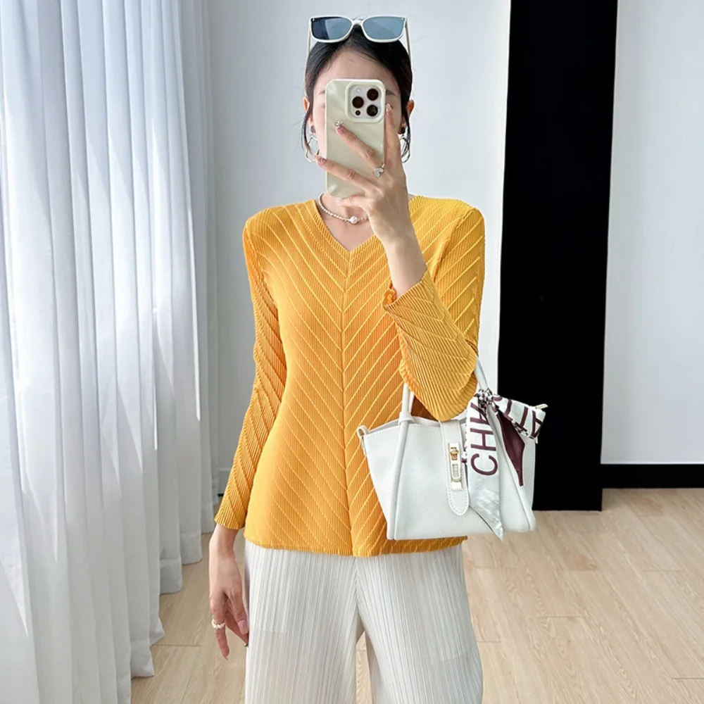 

Sweatshirt Pullover T-shirt Women 2023 Autumn New Fashion Versatile Casual Temperament Solid Color Miyake Pleated V-Neck Tops