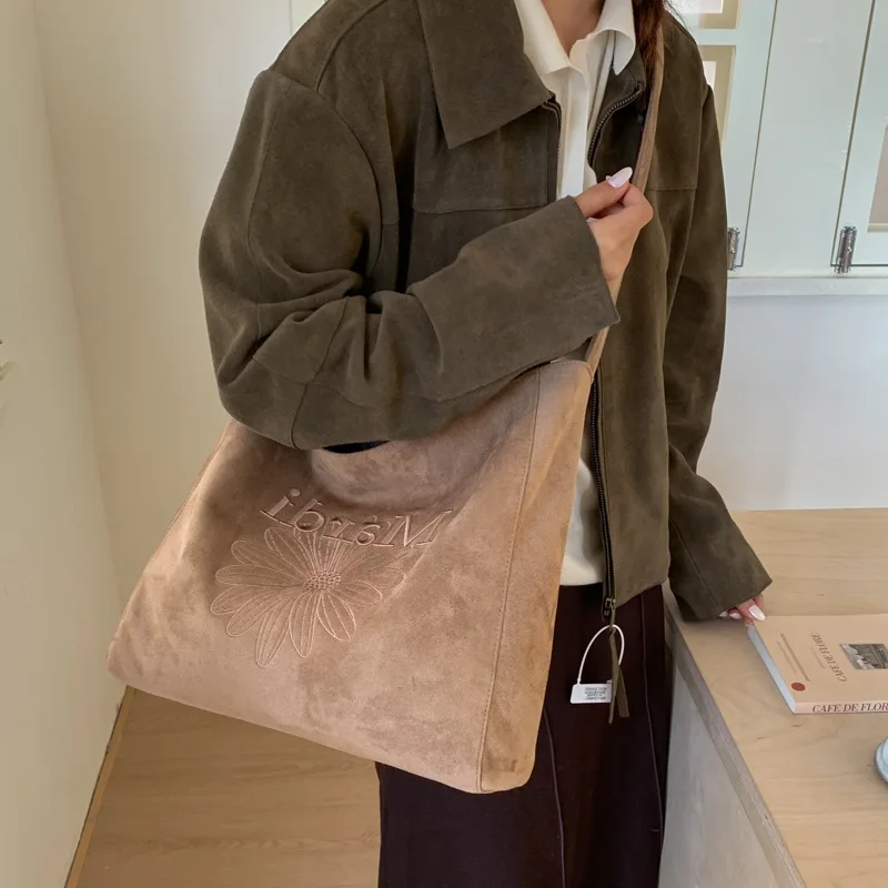 Large Capacity Tote Bag Autumn Winter New Fashion Commuter Shoulder Crossbody Bag Unique Textured Handbag