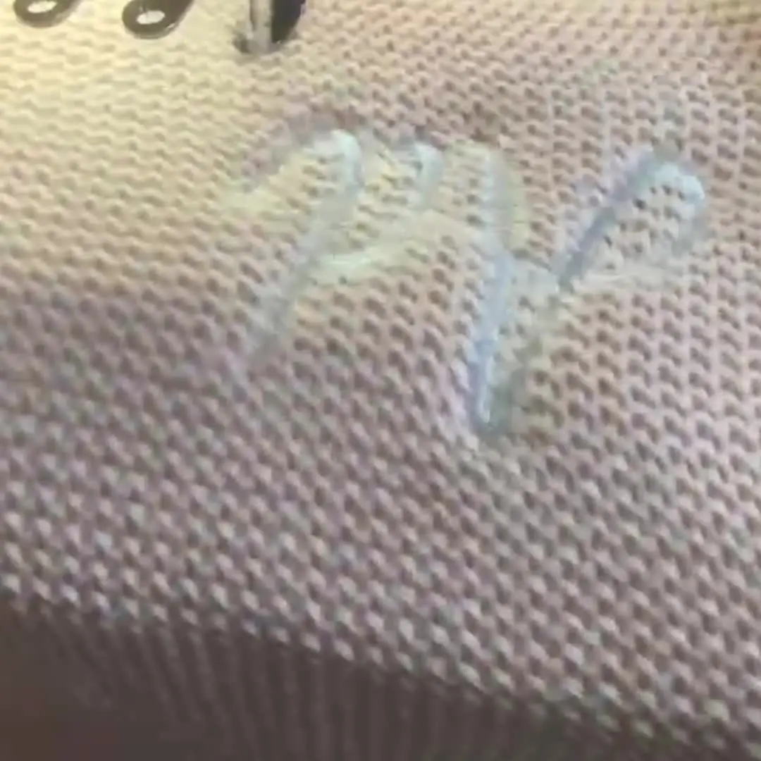 Персонализированное детское одеяло с оборками по краям вязаное вышивкой имени