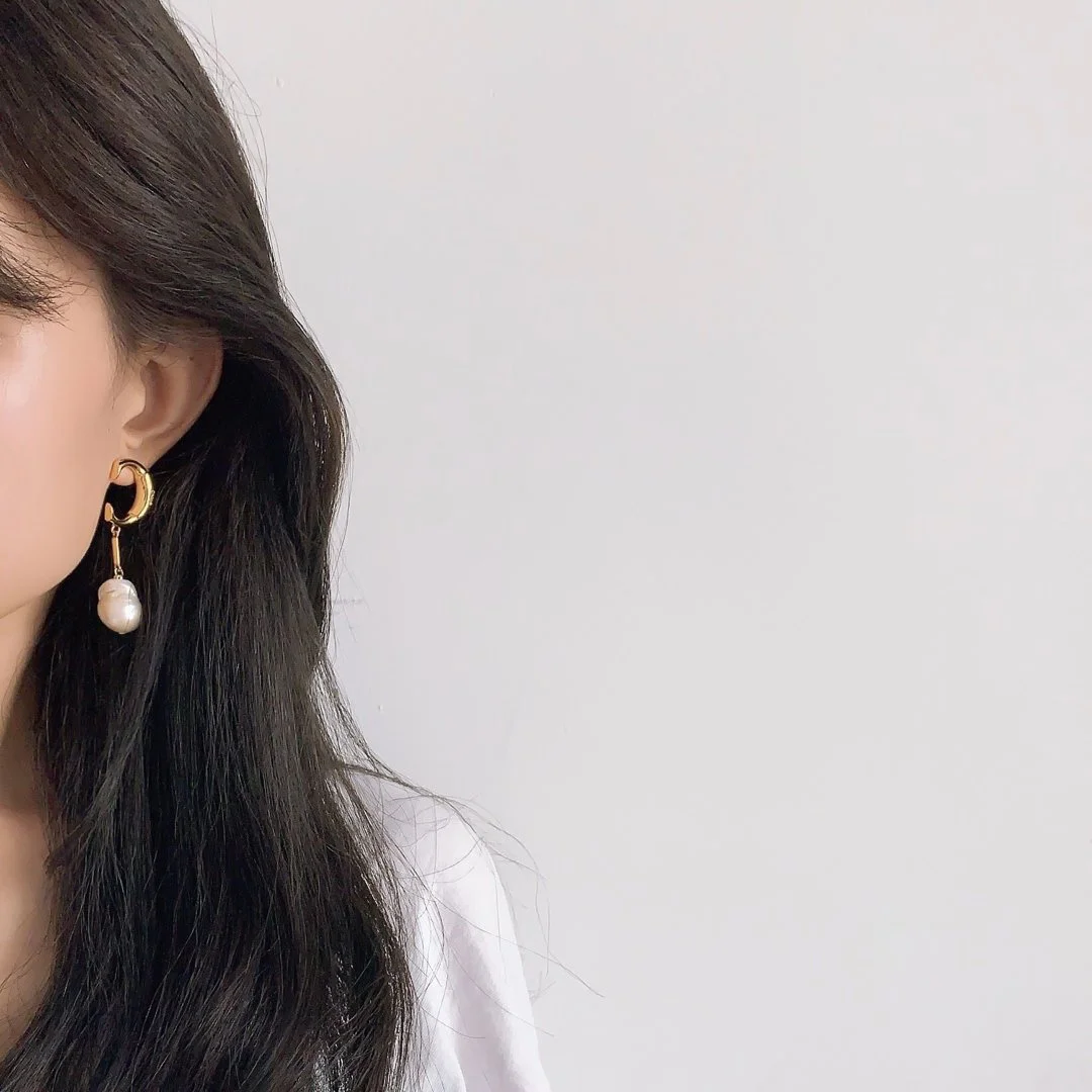 2022 Hot Trend Brand C-shaped asymmetric Pearl Earrings Brass Ear Studs Everyday Wear Versatile Jewelry Atmosphere