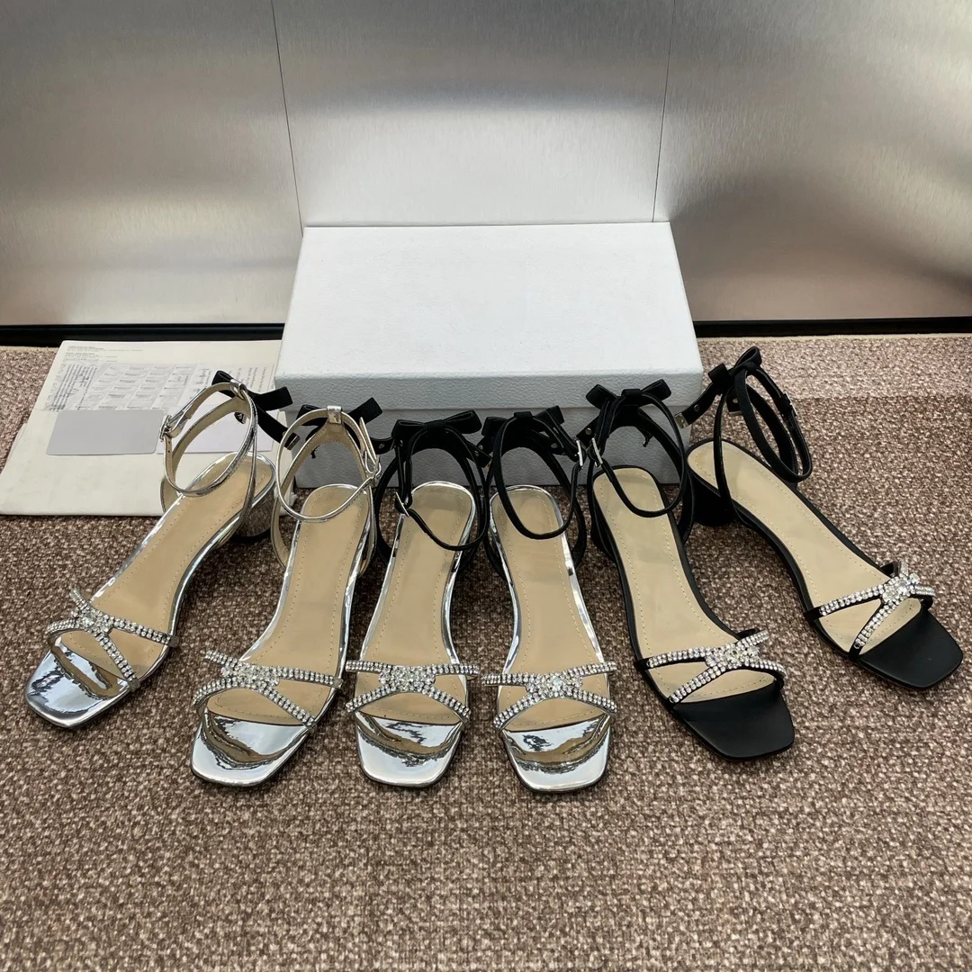 

2024 Spring and Summer New Chunky Heel Roman Style Jelly Colour Toe Ring Strap Rhinestone Bow Sandals, Elegant and Fashionable.