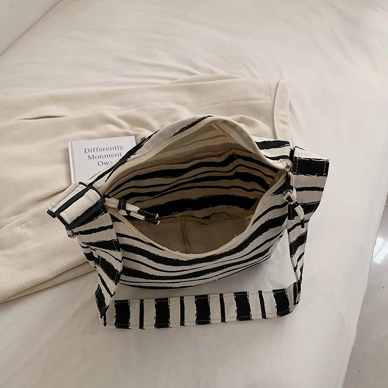 Designer Fashion Shoulder Bags for Women Casual Canvas Crossbody Bag Student Schoolbag Japanese Harajuku Messenger Bag Satchels