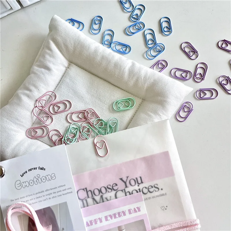 10pcs 사랑 심장 모양 종이 클립 미니 중공 북마크 카와이 티켓 사진 클램프 패치 워크 바인더 클립 사무용품