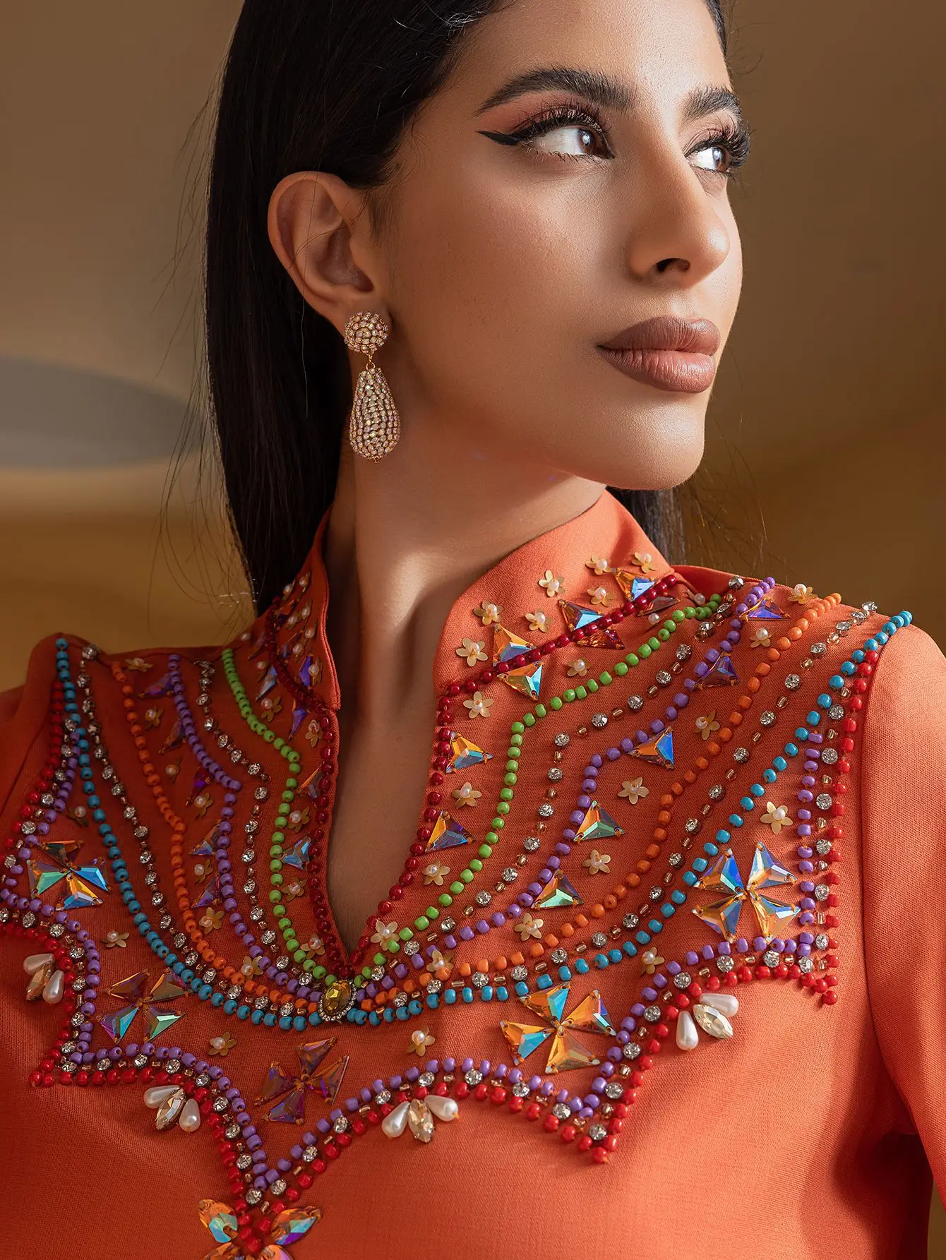 جلابية برتقالي محروق بتطريز ملون فاخر