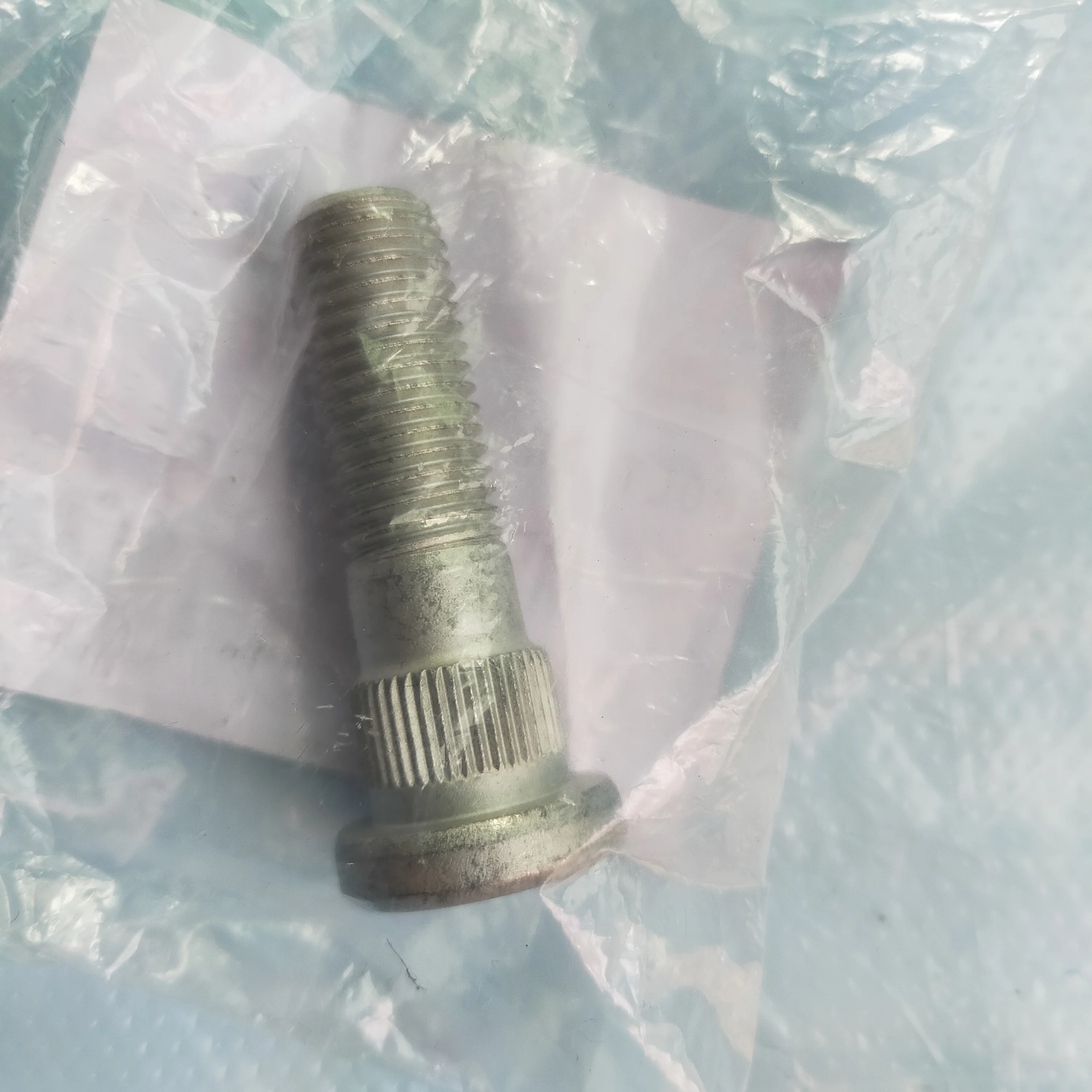 MR455707 Wheel Nut or MB584750 Rear Wheel Hub Bolt For Mitsubishi Pajero