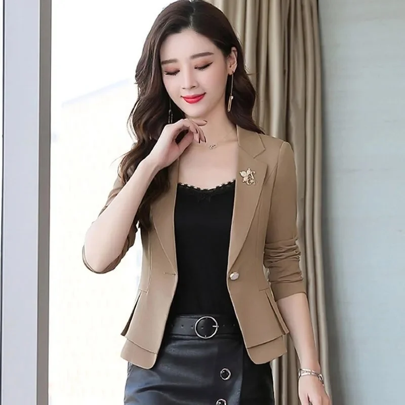 Рисунок 4 - Женский короткий облегающий костюм