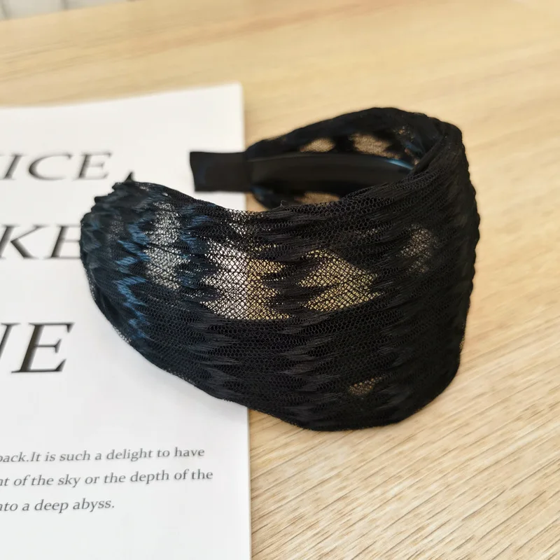 Breiter Haarreif aus Spitzenstoff mit Anti-Rutsch-Funktion – Detail 8