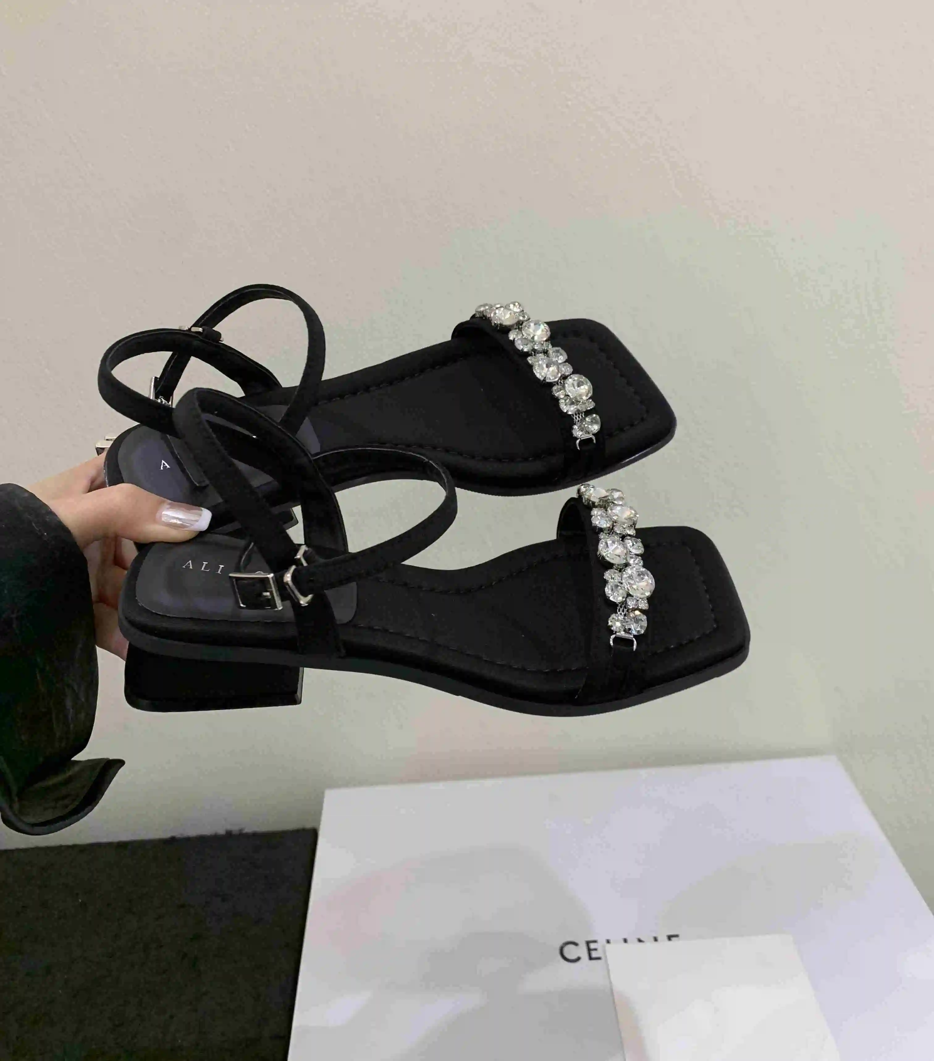 Women's Strappy Open Toe Rhinestone Low Block Chunky Heels Sandals Ankle Buckle Heeled Sandals  for Party Dress
