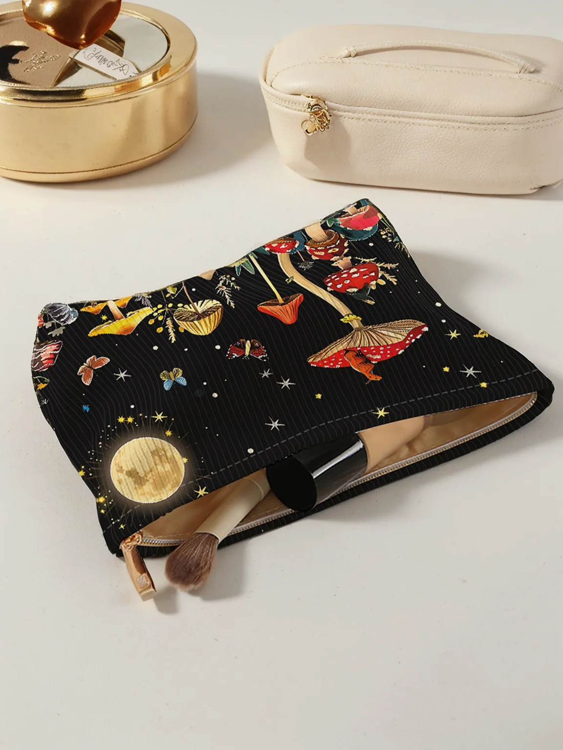 1pc，Mushroom Forest Pattern Corduroy Zipper Makeup Bag, Lightweight Multi functional Makeup Storage Bag